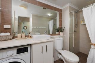 Charming - Rooftop Pool, CBD & Sunrise Balcony - 5