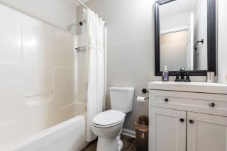 Charming 3 bedroom house with deck in awesome Elsmere - 8