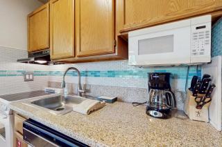 Lakefront resort condo 1 mile from Heavenly Ski Resort with free shuttle - 7