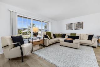 4BRM Stylish Private Home, HTD POOL-Close To Beaches-BBQ-Pets OK-Spotless Clean - 6