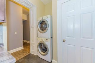 Fresh & Modernized 2BR Fl 1 Apt @ Downtown Albany - 3