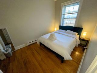 Charming & Roomy 3BR/1BA Fl 2 Apt @Downtown Albany - 5
