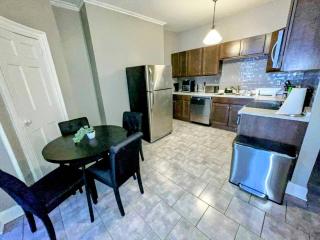 Charming & Roomy 3BR/1BA Fl 2 Apt @Downtown Albany - 8