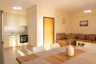 Familiar Apartment! Unwind with Beach & Sea Views! - 2