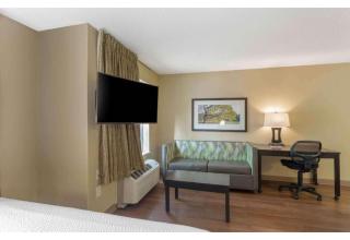Motel 6 Suites Memphis Airport, TN - 8