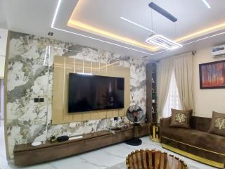 Luxurious 4 bedroom duplex at Lilliesville Court - 5