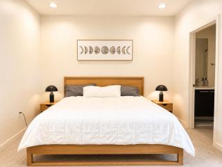 Luxury Marina Penthouse with Panoramic Ocean View - 1
