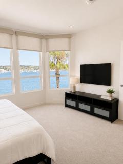 Luxury Marina Penthouse with Panoramic Ocean View - 4