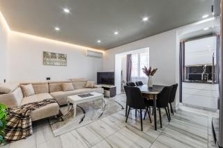 Shkodra Living Modern 1BR Near City Center by PikHost - 2