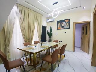 Luxurious 4 bedroom duplex at Lilliesville Court - 6