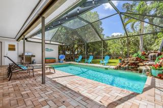 Naples 4BR Kayak Access, Heated Pool, BBQ, Lg Yard - 5
