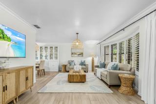 Naples 4BR Kayak Access, Heated Pool, BBQ, Lg Yard - 4
