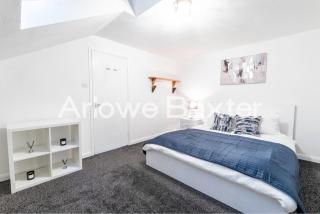 Cozy 2-Bed Modern Escape in Reading - 2