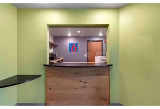 Motel 6 Suites Birmingham Pelham, AL - 5