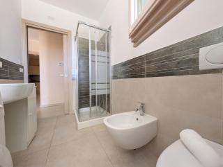 -Cortile privato- AC fronte mare 8 posti - 2