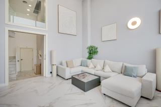 Penthouse Duplex with TOP Views! - 2