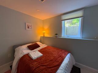 Garden-Level Suite - 8