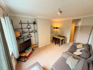 2 Bed Flat - short walk from Brent Cross Station - 9