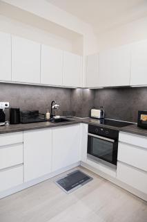 Modern APT City Hideaway - 2