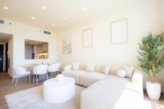 Idyllic Beachside Bliss 1BR with Sea Views in Bab Al Bahr - 5