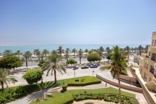 Idyllic Beachside Bliss 1BR with Sea Views in Bab Al Bahr - 7