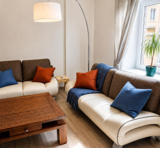 Old Town Hideaway - 3BR APT Sleeps 7 - for Groups & Families - 4