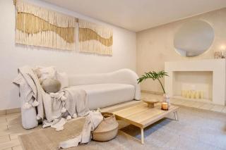 Huge 4BR with 2 big Terraces - 4