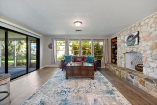 15 Min to Beaches! Fenced Yard, Screened Lanai - 9