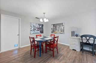 15 Min to Beaches! Fenced Yard, Screened Lanai - 2