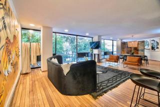 Beautiful Curated and Designed Flat plus Great Balcony - 4
