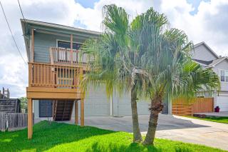 Waterfront Studio w/ Dock, 8 Mi to Kemah Boardwalk - 2