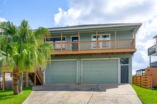 Waterfront Studio w/ Dock, 8 Mi to Kemah Boardwalk - 1