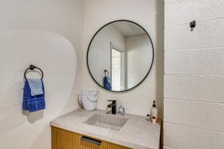 Waterfront Studio w/ Dock, 8 Mi to Kemah Boardwalk - Dickinson - 2