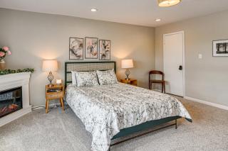Elegant Waterfront Retreat w/ Dock in Dickinson - 2