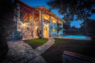 A Private Retreat Among Olive Groves and Endless Blue - 4