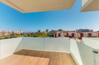 Spacious Condo with Private Washer/Dryer, City Views, and Shared Pool - 5