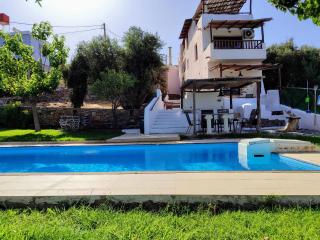 Elounda Almond Tree Villa Private Pool, Sea Views & Birds in a Relaxing Authentic Cretan Escape - 2
