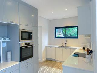 Suite 10 - 4