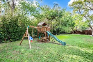 Summer Oasis for 12 - Pool & Casitas - Pets Too - 3