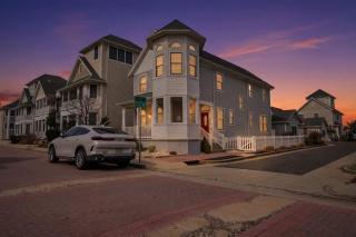 Waterfront Home steps to Beach - 2 Car Parking - 9