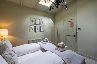 The Stable Flat - 6