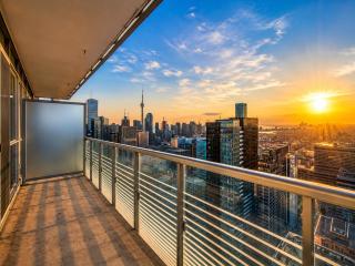 Altitude Suites on Yonge - Downtown Toronto Short Walk to SickKids, TMU & Eaton Centre - 2
