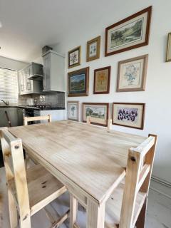 Modern Bromley Apartment with Fast London Links - 3