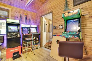 Cozy Bear Den Cabin | Game Room & Golf Cart - 9