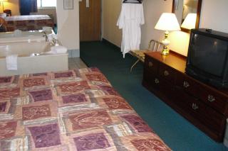 Super 8 by Wyndham Valparaiso - 4