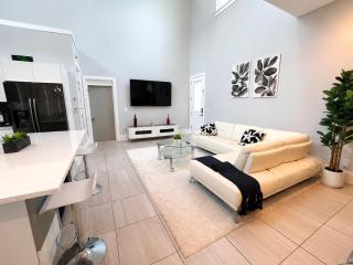Modern 3BR Family Home Near Shops & Disney - 5