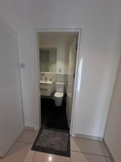 Stylish 2BR in Embassy Gardens, Cantonments - 5
