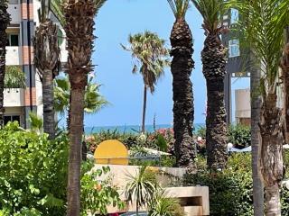 Beach palace 1 between sea pool and city center - 7