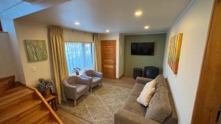 Renovated 4-Bedroom House 300m from the Beach - 4
