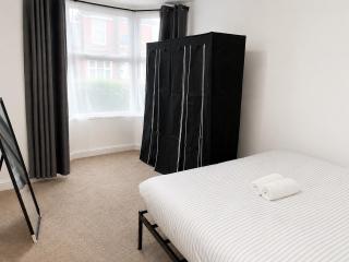 Contractor Student and Business City Centre Stays Transport Links - 2